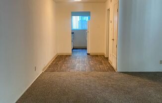 1 bed, 1 bath, $1,100, Unit 16