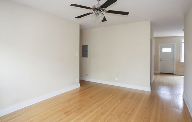 2 beds, 1 bath, 910 sqft, $2,595, Unit 1925-1