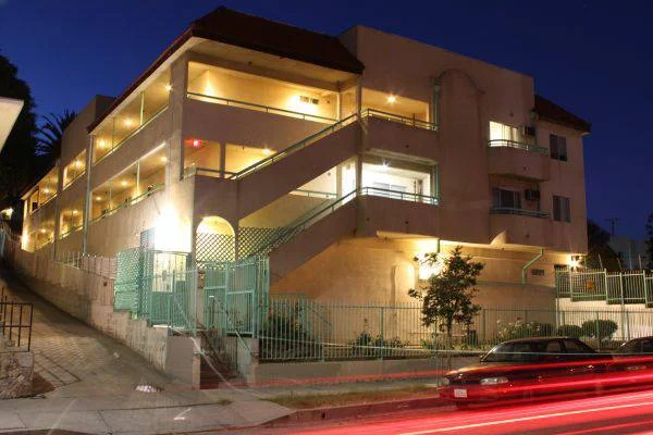 5271 HUNTINGTON DR N