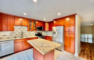 Beautiful 3B/2.5BA W/ Attached 2 Car Garage & Washer/Dryer in La Jolla!