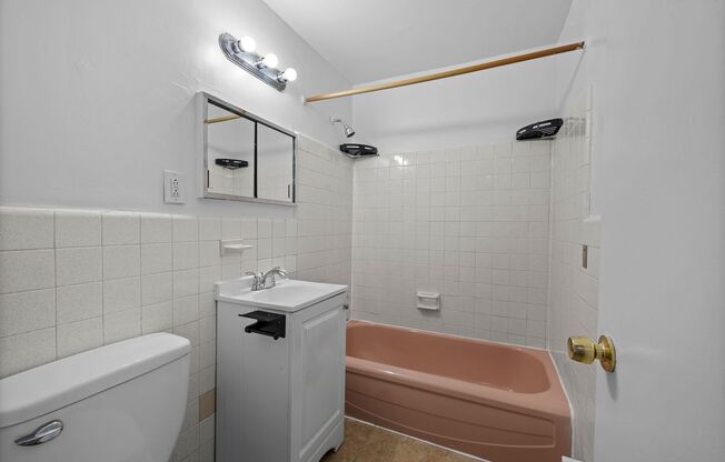 1 bed, 1 bath, 700 sqft, $1,000, Unit I5 (1BR)