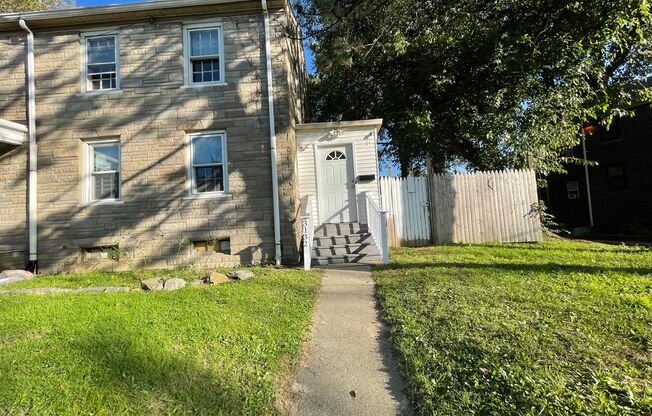 Newly Renovated 3 Bed, 1.5 Bath in Fairview!