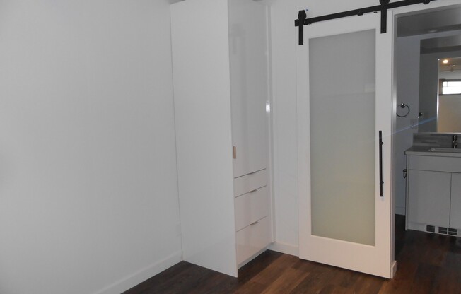Studio, 1 bath, 585 sqft, $1,660, Unit 306