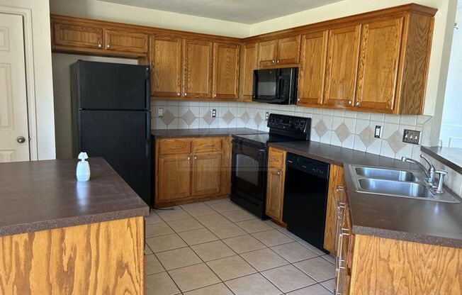 4 beds, 2 baths, $1,550