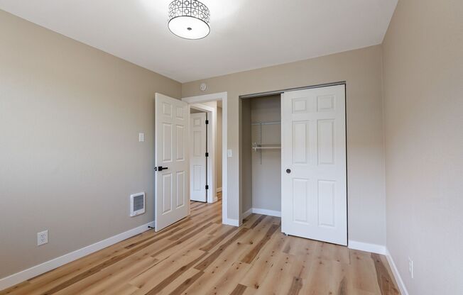 3 beds, 1 bath, 864 sqft, $1,625, Unit #43