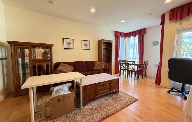 Modern Condo in the Heart of the City's Lower Pacific Heights Neighborhood