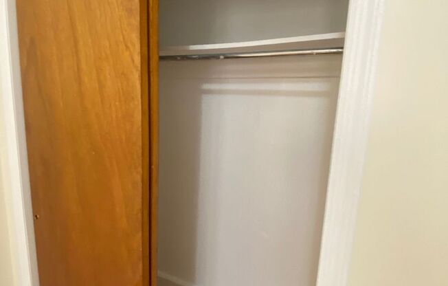 2 beds, 1 bath, $2,300, Unit B42