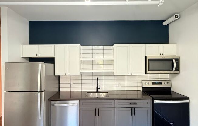Studio, 1 bath, 615 sqft, $1,575, Unit Unit 305