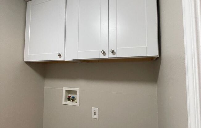 2 beds, 1 bath, 945 sqft, $1,575, Unit 037
