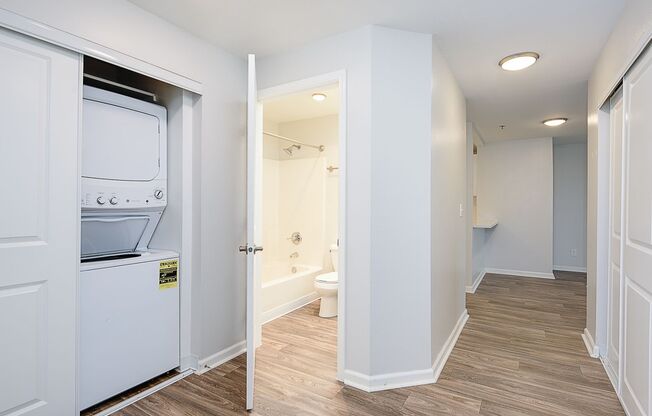 2 beds, 2 baths, 865 sqft, $2,350, Unit 2-204