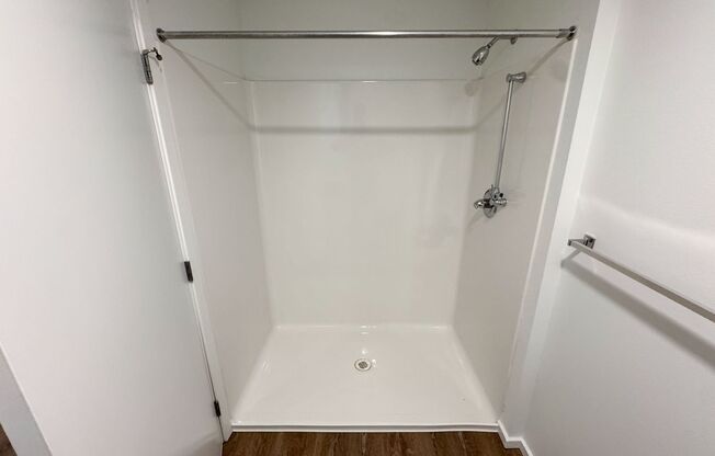 Studio, 1 bath, 186 sqft, $1,330, Unit 527-ADA