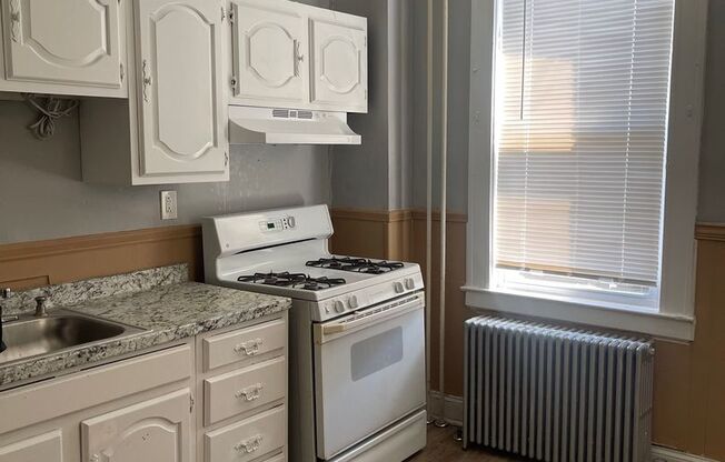 3 beds, 1 bath, $1,300