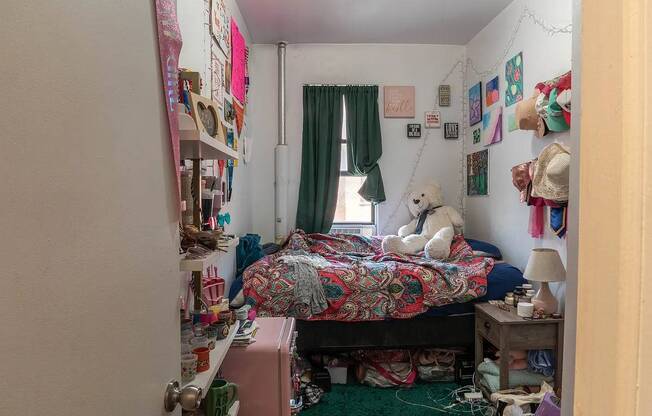 401 W 47 ST