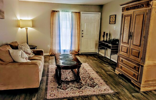 2 beds, 1 bath, 820 sqft, $1,025, Unit B114