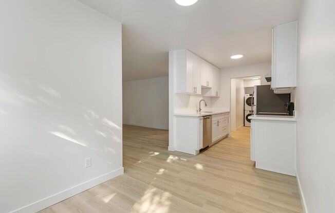 1 bed, 1 bath, 855 sqft, $2,250, Unit 209