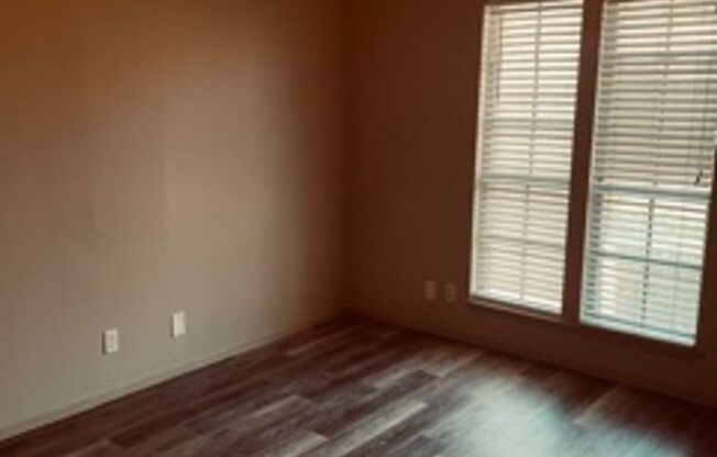 3 beds, 2.5 baths, $1,995, Unit Unit C