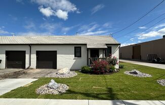 Cozy 1 Bd 1 Bath Remodeled Duplex