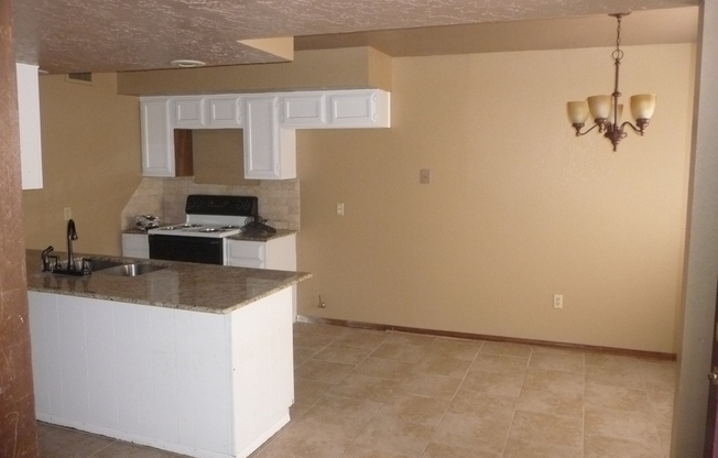 2 beds, 2 baths, $795