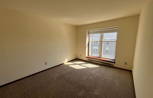 2 beds, 1 bath, 950 sqft, $1,695, Unit 7702RC