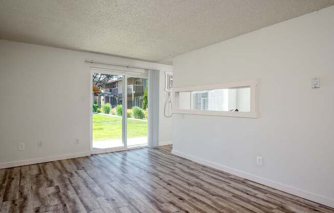 Arlo on 10th |Living Area