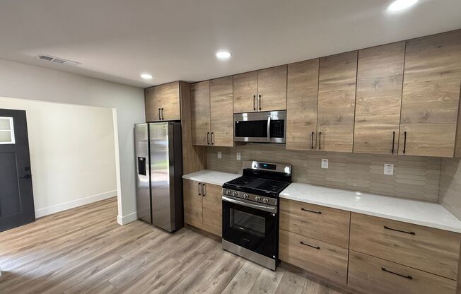 Minutes from Campus with Scenic Overlook Views! 6 Bed!