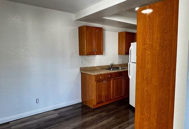 2 beds, 1 bath, 800 sqft, $2,050, Unit 916-C