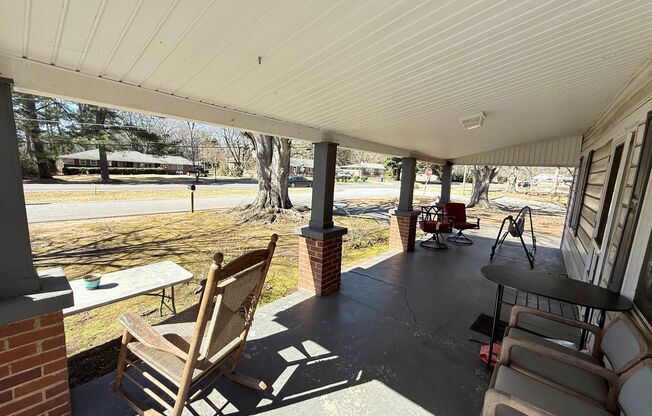 Cozy 2 Bed, 1.5 Bath Home off Whitehead Circle