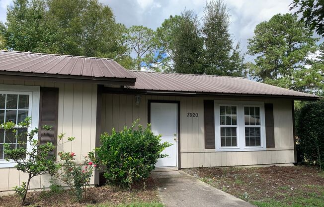 3 beds, 1 bath, 1,016 sqft, $1,395, Unit 3920 NE 1 TER