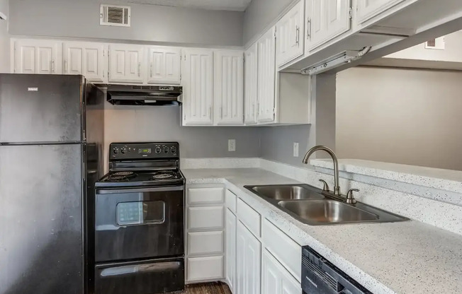 Studio, 1 bath, 900 sqft, $1,395, Unit 16C