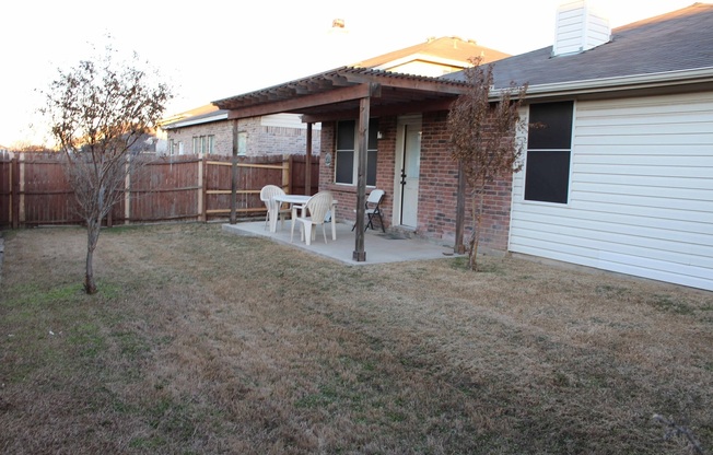 4 beds, 2 baths, $2,050