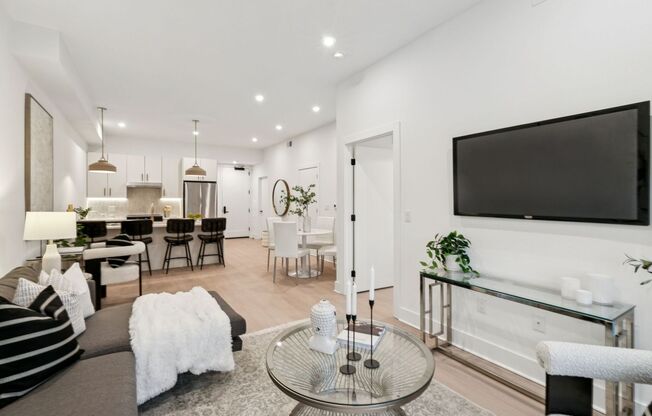 1 bed, 1 bath, 800 sqft, $2,017, Unit 210