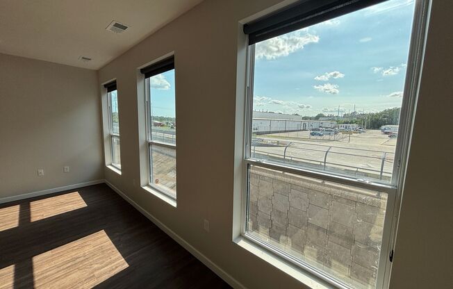 Studio, 1 bath, 660 sqft, $1,395, Unit 522 - S857 ADA Unit