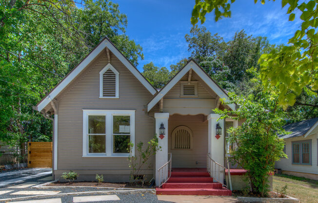 UT PRE-LEASE: 3 BR / 2 BA Completely Remodel - North Campus - Big Backyard