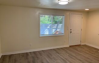 1 bed, 1 bath, $1,100, Unit 1009 1/2 Ayers Street