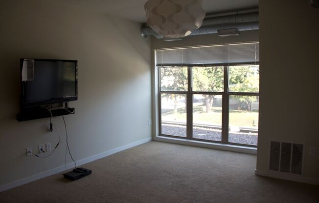 3 beds, 2 baths, $2,235, Unit 205 - Updated