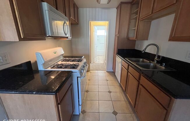 1 bed, 1 bath, $1,995, Unit # 356