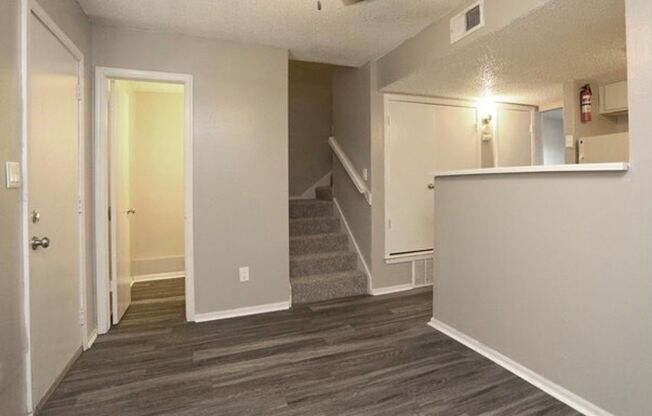 3 beds, 1.5 baths, 1,260 sqft, $1,150, Unit 114