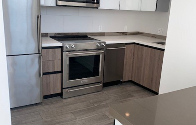 1 bed, 1.5 baths, 890 sqft, $3,450, Unit 1616 - 203