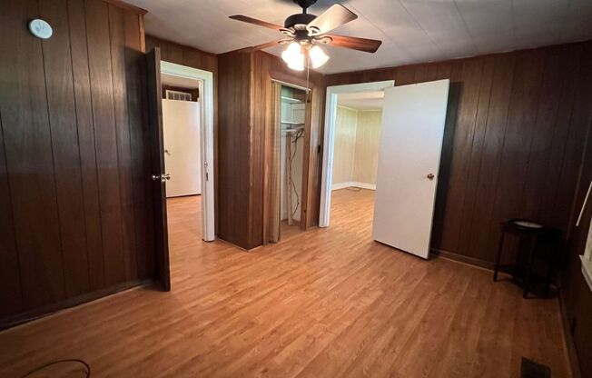 3 beds, 1 bath, $1,095