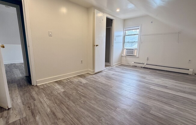4 beds, 2 baths, 1,541 sqft, $2,700, Unit 38