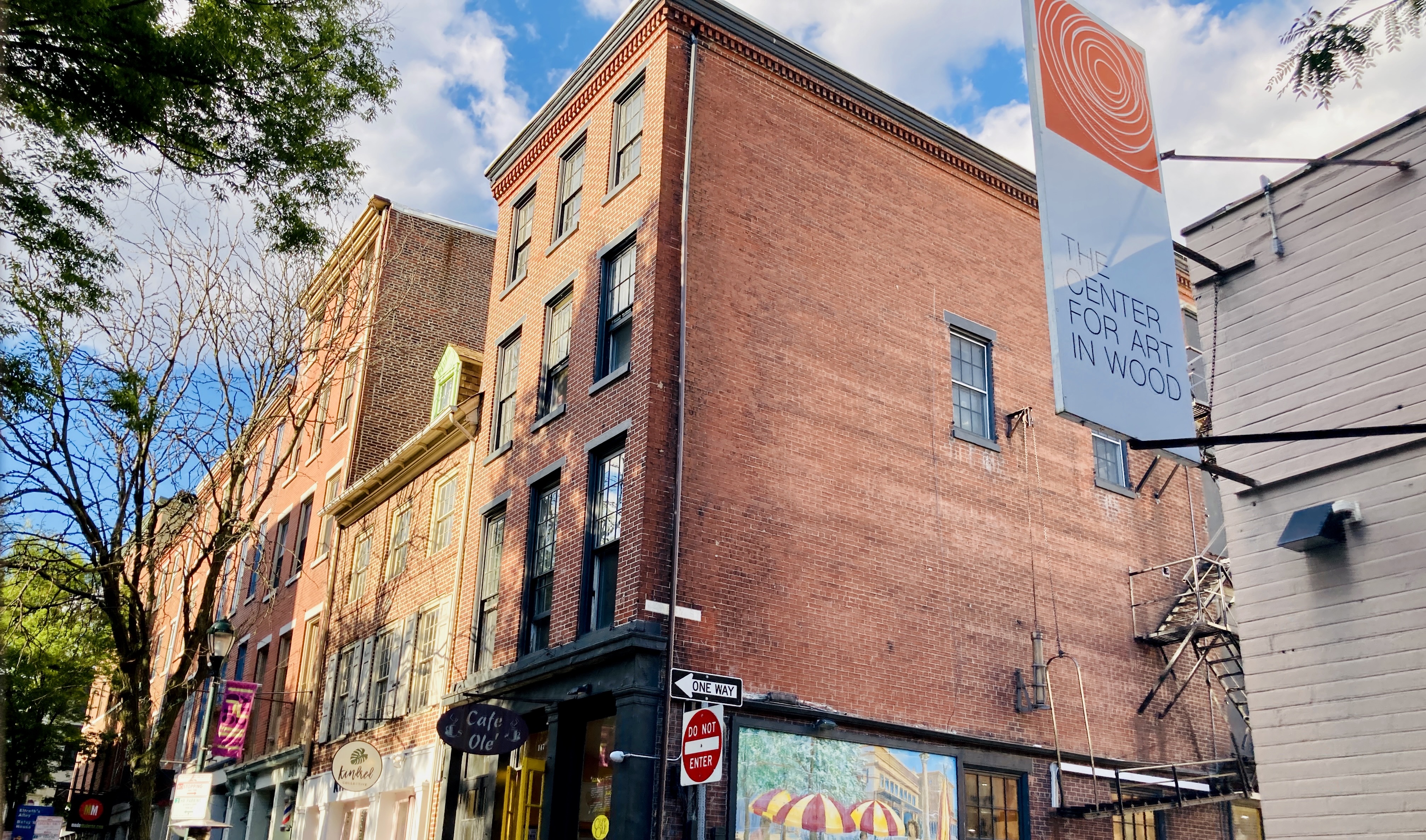 3rd St Old City Apartments and Cafés