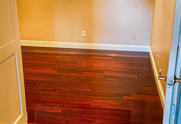 2 beds, 1.5 baths, 994 sqft, $3,895, Unit 06