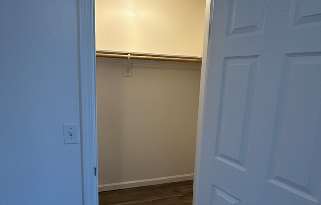 2 beds, 1 bath, 825 sqft, $1,350, Unit 140