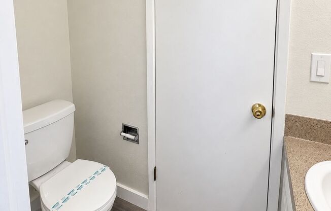 2 beds, 1 bath, 940 sqft, $1,350, Unit 37