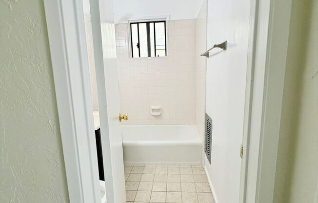 1 bed, 1 bath, $2,495, Unit 1122