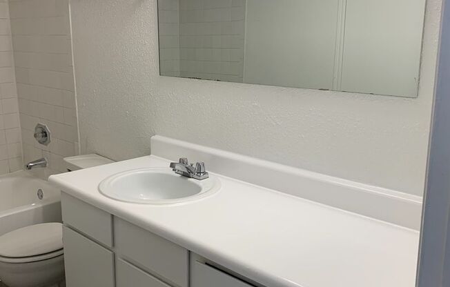 1 bed, 1 bath, 640 sqft, $885, Unit 0712
