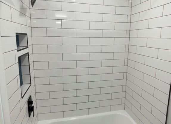 2 beds, 1.5 baths, 850 sqft, $1,835, Unit D06