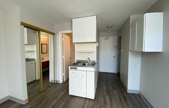Studio, 1 bath, $675, Unit #139