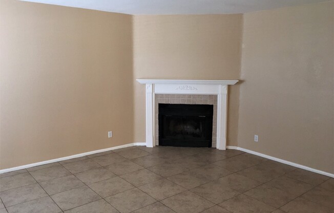 **CHARMING 2 BEDROOM/2 BATHROOM PATIO HOME IN CHANDLER (CHANDLER BLVD & COOPER)**