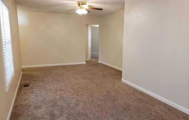 <b>Three Bedroom close to Reno High School with Landscaping<br><br>